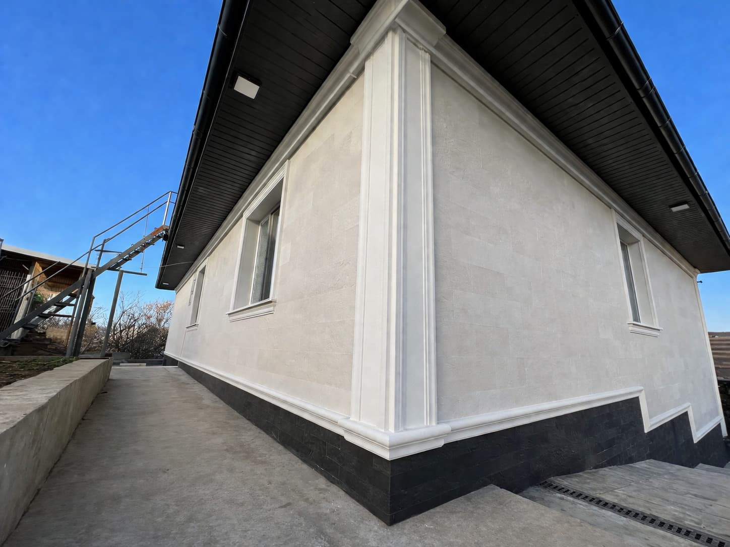 Flexible stone tiles – private house in Orhei — 2