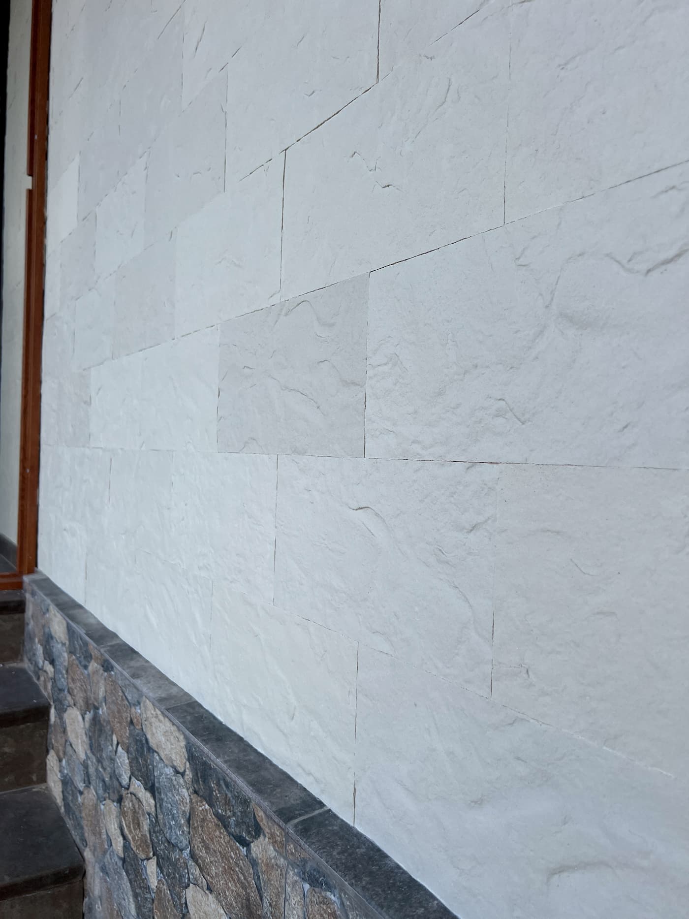 Ialoveni – cottage facade in flexible tiles — 1