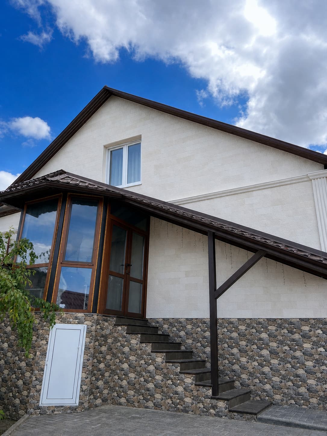 Ialoveni – cottage facade in flexible tiles — 4