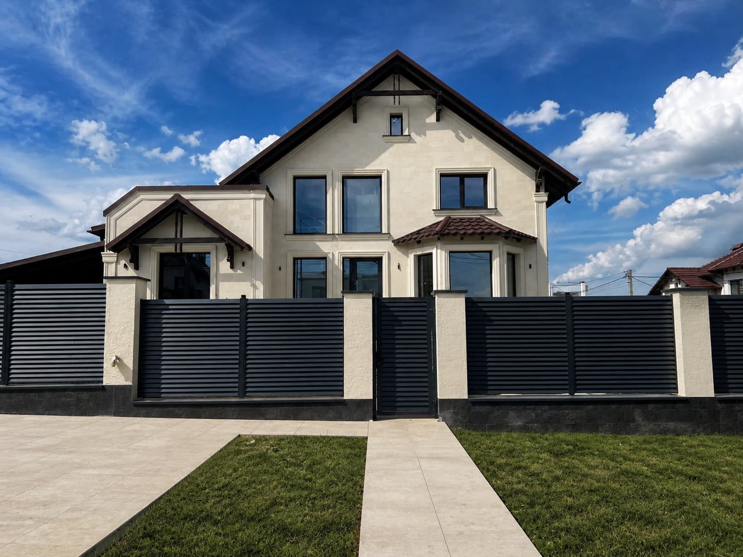 Ialoveni — the facade of a mansion clad in flexible tiles — 2