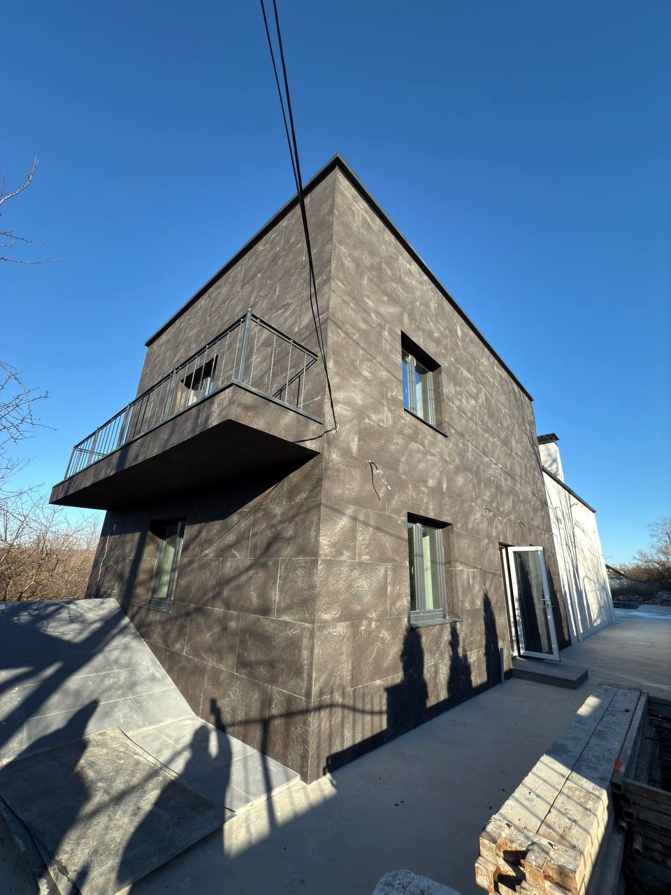 Pletaflex flexible panels — a house on the outskirts — 1