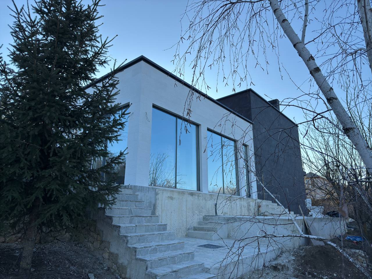 Pletaflex flexible panels — a house on the outskirts — 3