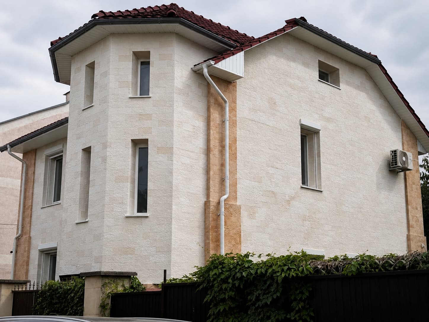 Flexible stone – private house in Vatra