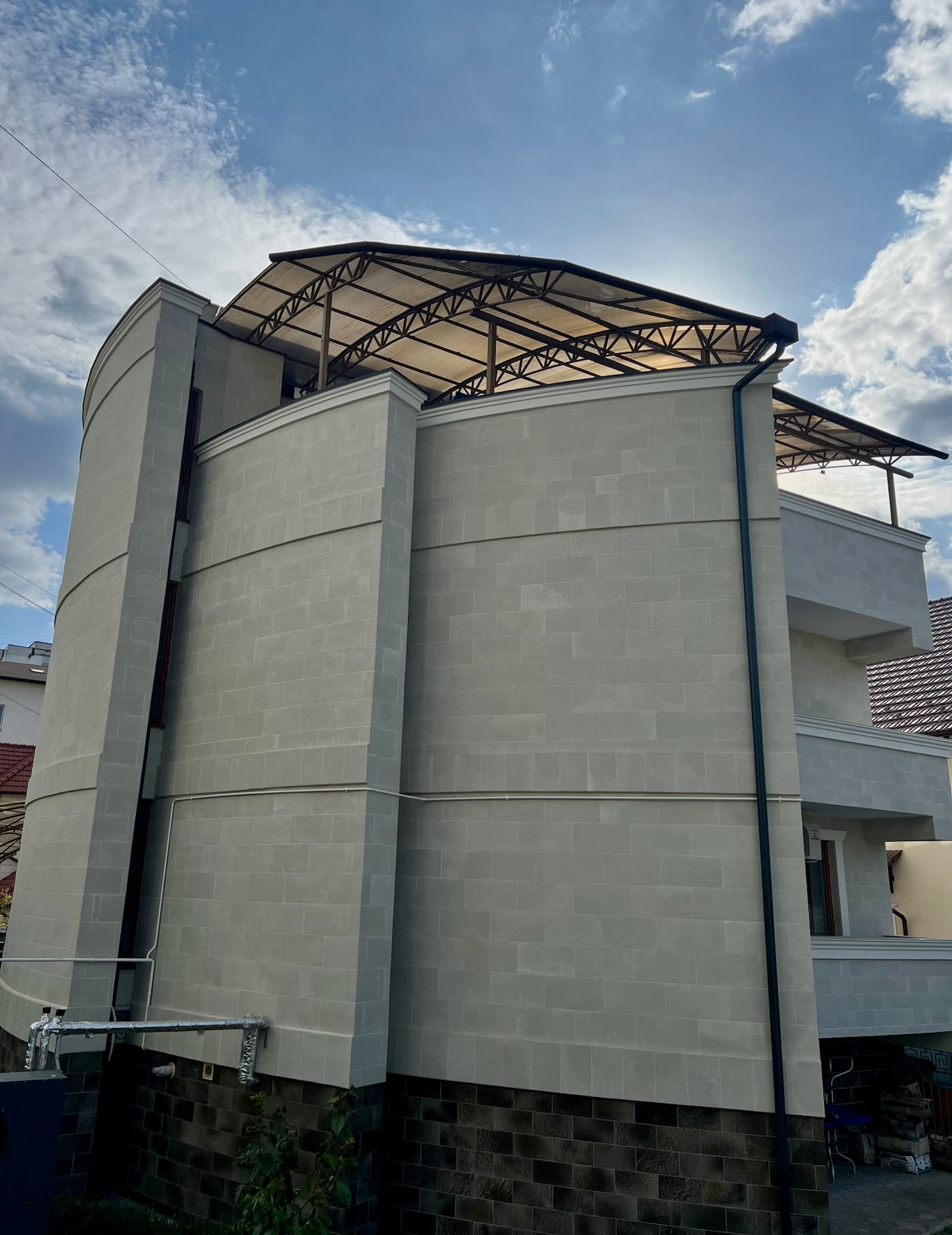 Flexible stone for the facade — building in Ciocana — 1
