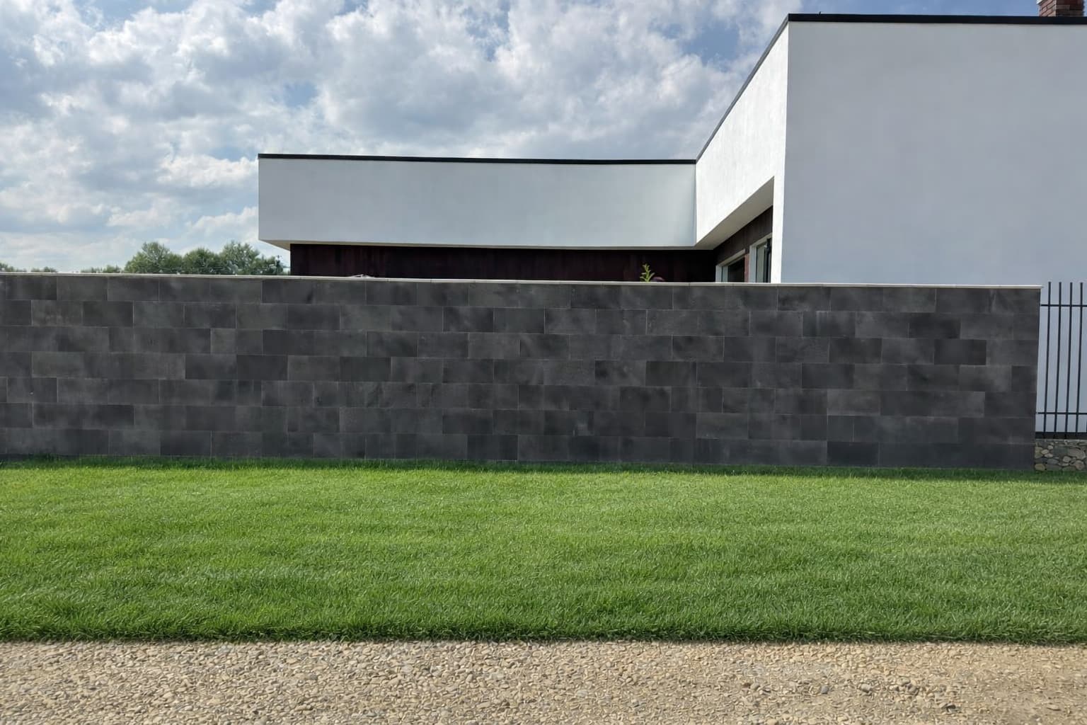 Flexible stone tile — fence in Bucharest — 1