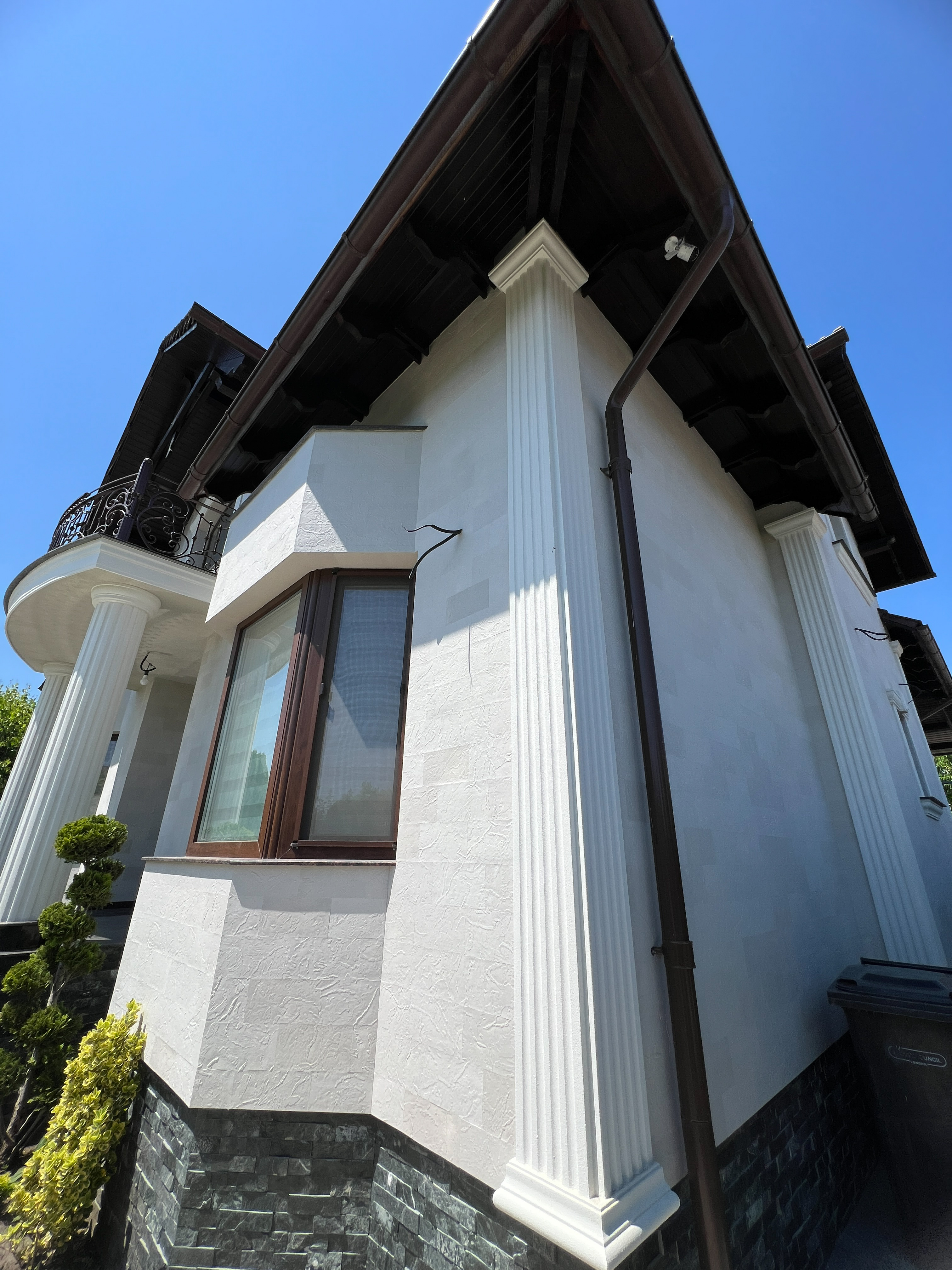 Flexible stone — the extended facade of a complex — 3