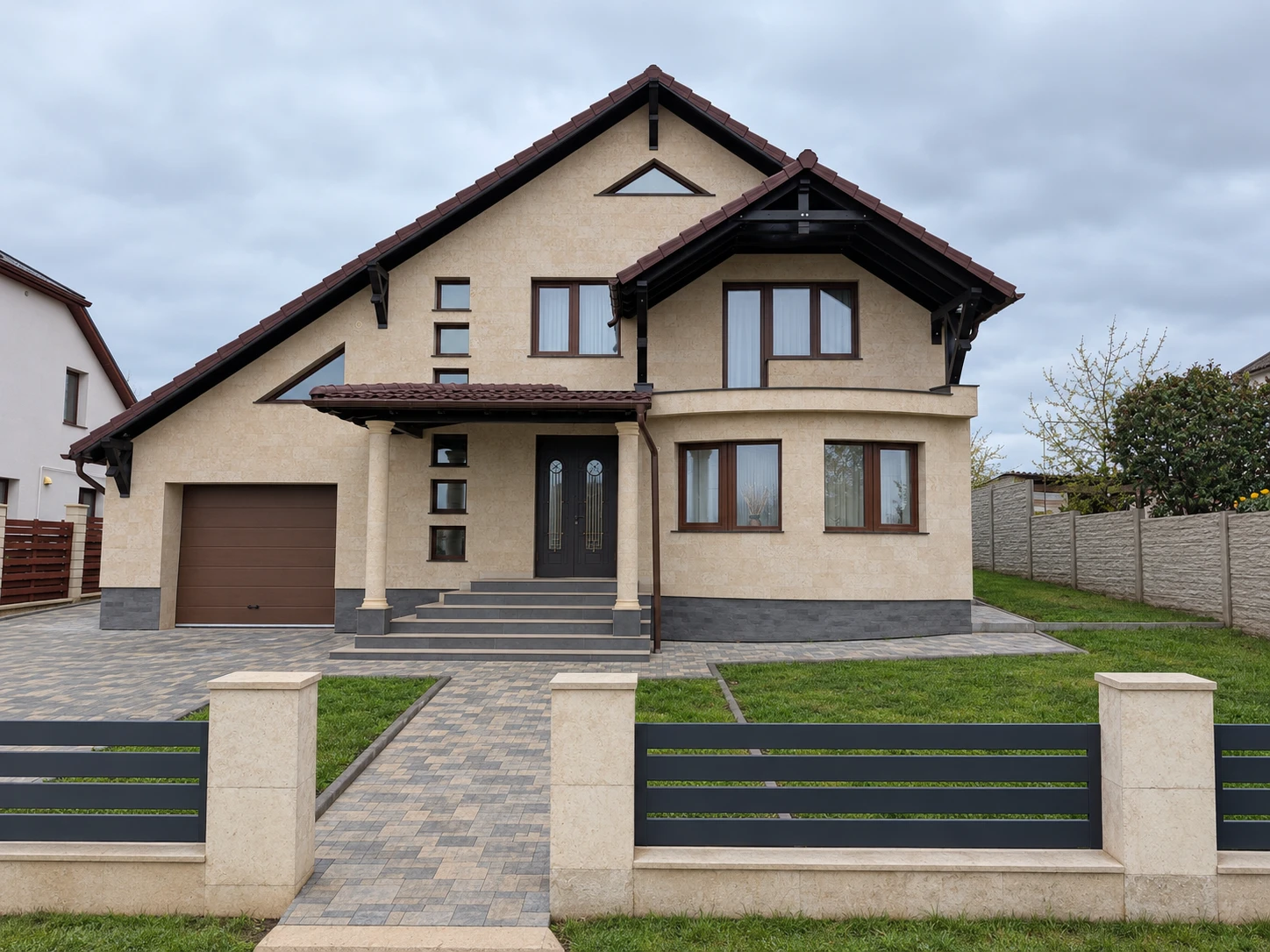 Flexible stone — private house with a light facade — 1