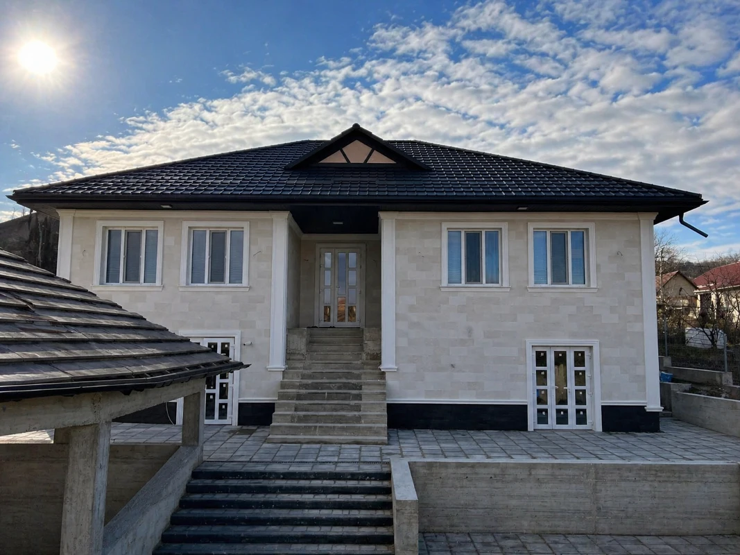 Flexible stone tiles – private house in Orhei