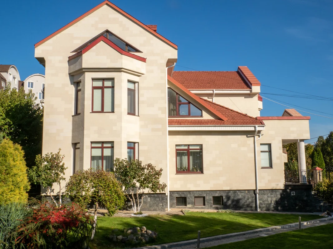 Flexible stone — private house in Telecentru